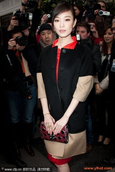 倪妮亮相获媒体追捧